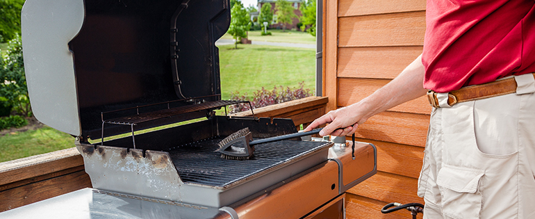 Cleaning a grill