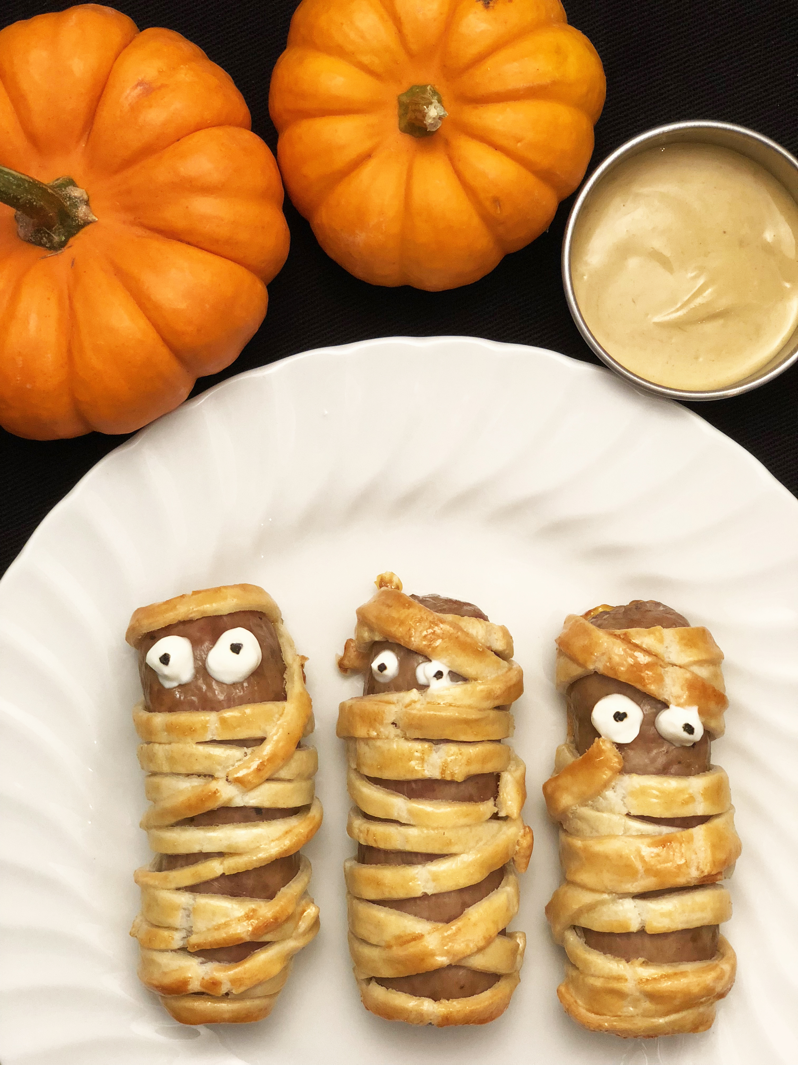 Make Premio sausage mummies as a high quality Halloween treat